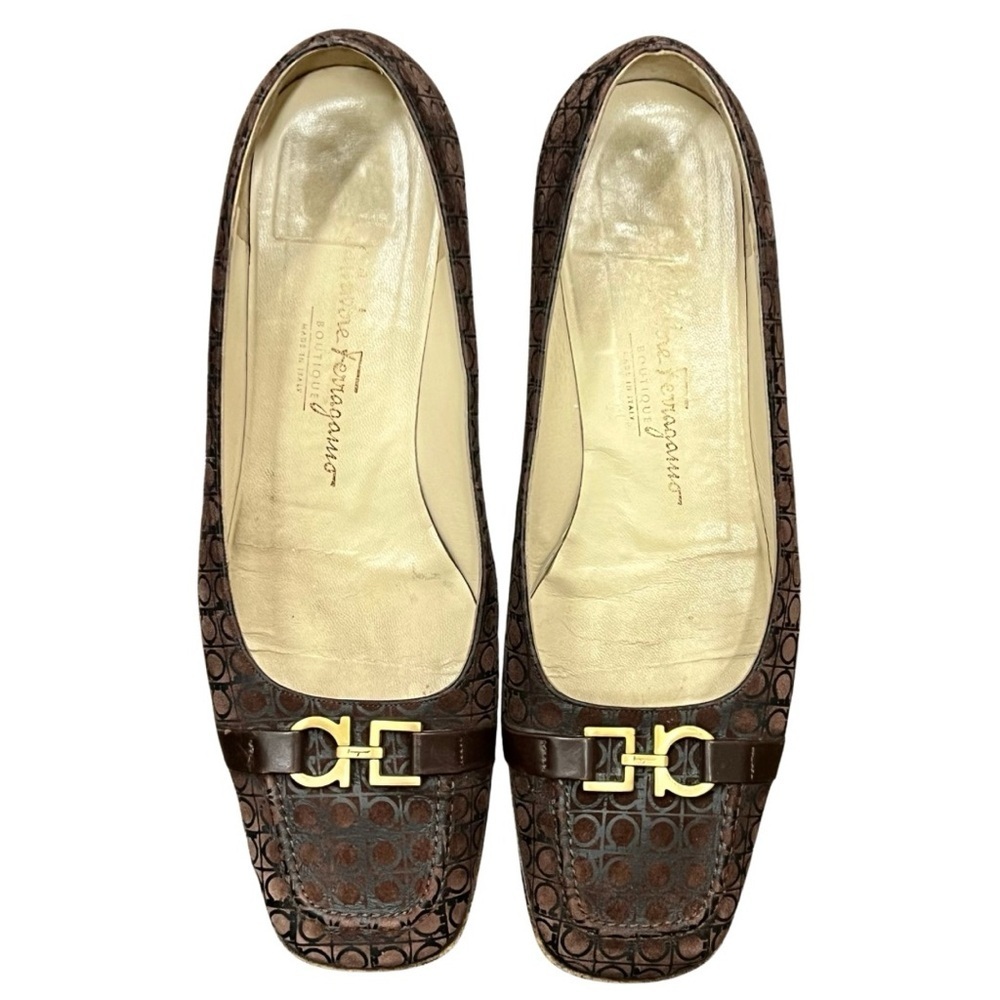 Salvatore Ferragamo Brown Vara Bow Gancini Print Low Heel Pumps – Size 8B